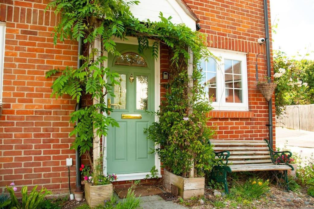 2 Bedroom House In Chichester Near Goodwood And Wittering Beaches Dış mekan fotoğraf